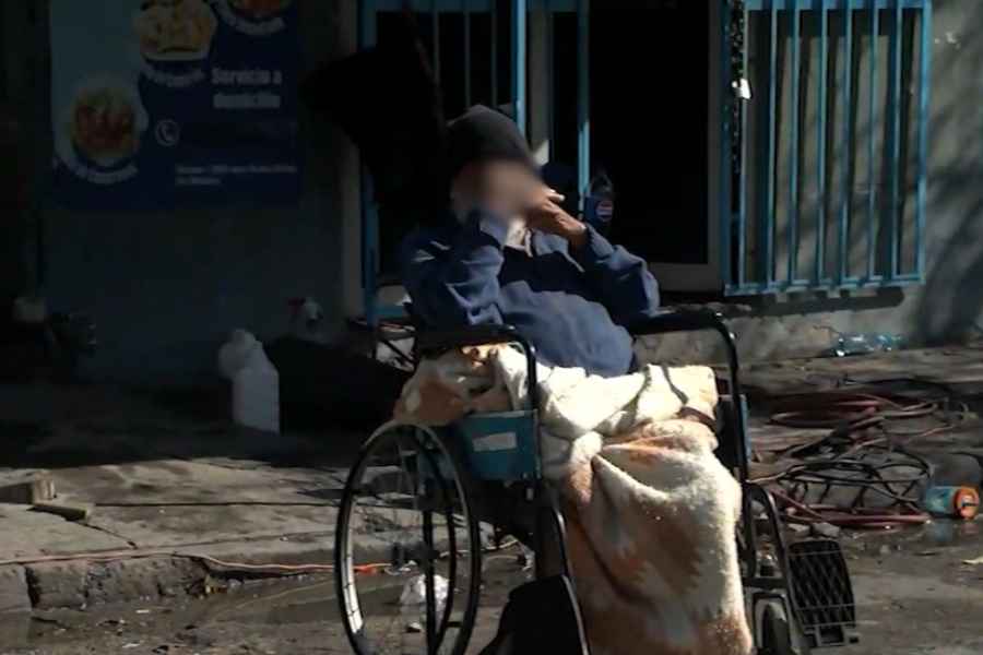 Autoridades atienden caso de abuelito que vivía en condiciones de abandono en Monterrey