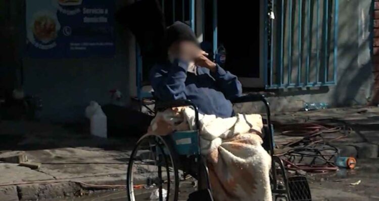 Autoridades atienden caso de abuelito que vivía en condiciones de abandono en Monterrey