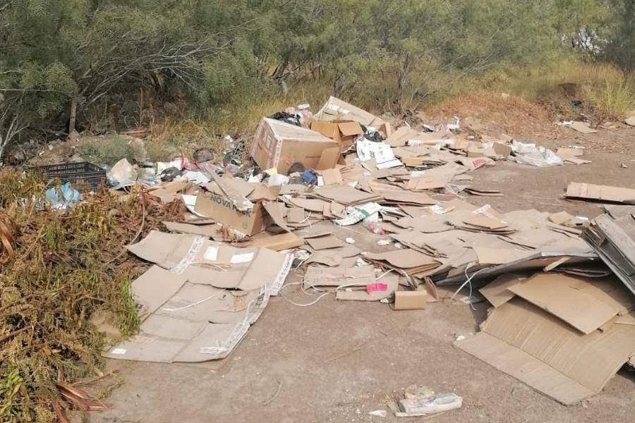 Autoridades de Nuevo Laredo, Tamaulipas, imponen multa por arrojar basura en predio no autorizado