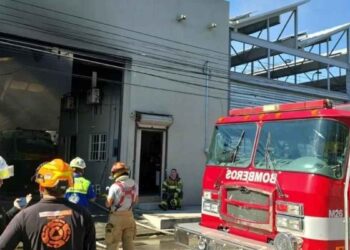 Base de ambulancias se incendia y deja daños en la Colonia Miguel Alemán de San Nicolás, NL