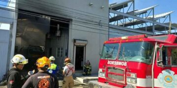 Base de ambulancias se incendia y deja daños en la Colonia Miguel Alemán de San Nicolás, NL