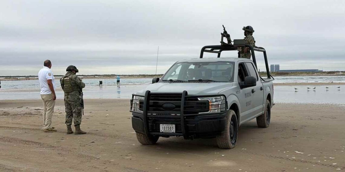 Boyas estadounidenses en la boca del río Bravo