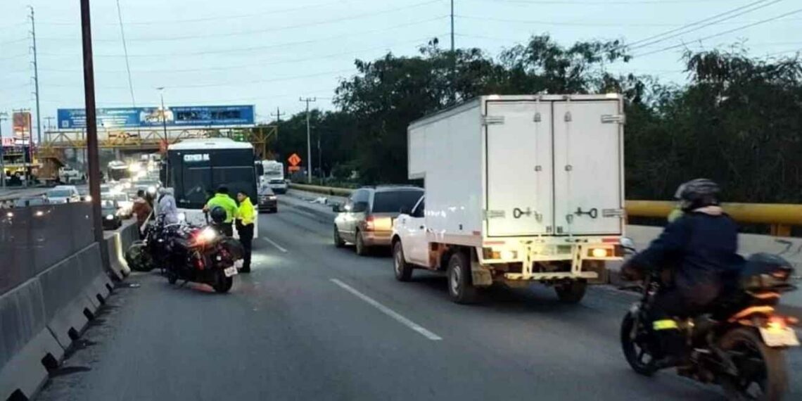 Camión de Grupo Senda choca contra otra unidad en Escobedo, Nuevo León; hay al menos 70 heridos