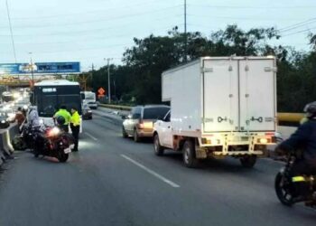 Camión de Grupo Senda choca contra otra unidad en Escobedo, Nuevo León; hay al menos 70 heridos