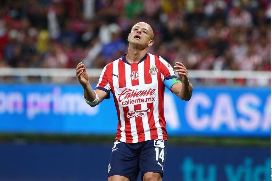 Chicharito fuera de Chivas