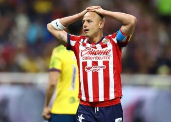 Chicharito fuera de Chivas