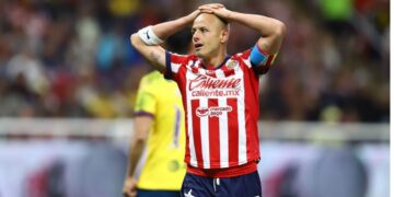 Chicharito fuera de Chivas
