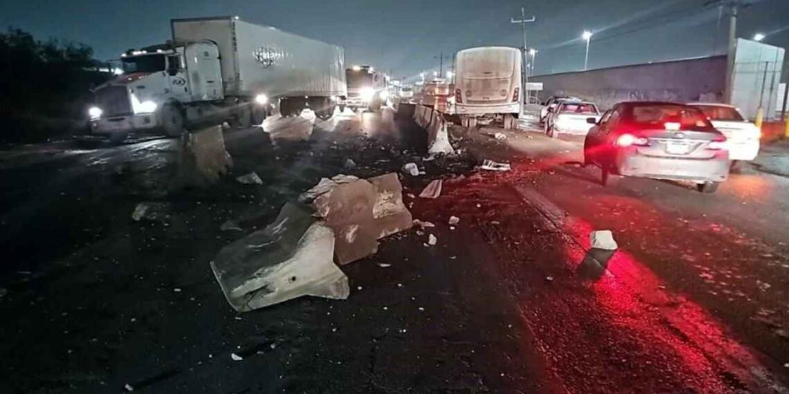 Chofer dormita y provoca accidente en la Carretera a Monclova en Escobedo, NL