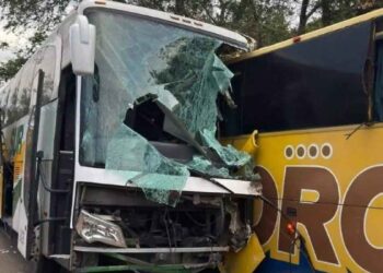 Choque de autobuses en la carretera Tlapa-Puebla deja víctimas mortales y heridos