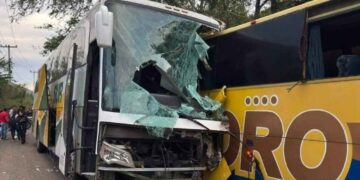 Choque de autobuses en la carretera Tlapa-Puebla deja víctimas mortales y heridos
