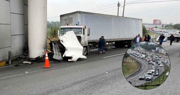 Choque de tráiler deja caos vial en bulevar Miguel de la Madrid en Guadalupe, NL