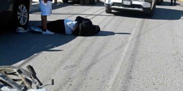 Choque en Monterrey deja herido a motociclista