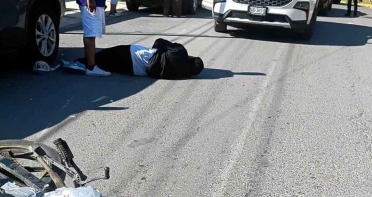 Choque en Monterrey deja herido a motociclista
