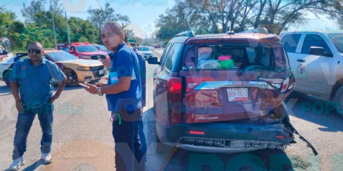 Choque entre camionetas en Madero