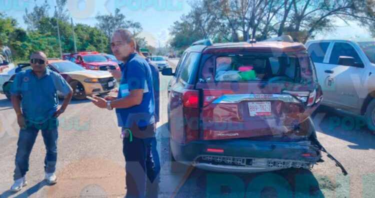 Choque entre camionetas en Madero