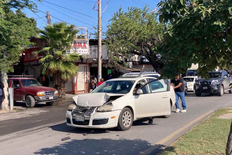 Conductor impactó microbús en Victoria (1)