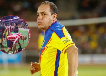 Cuauhtémoc golpe a portero de Chivas