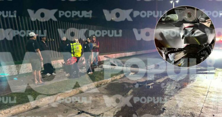 Destroza su camioneta de modelo reciente al estrellarse contra un poste en Tampico, Tamaulipas