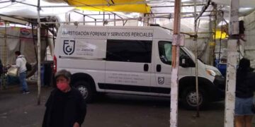 Encuentran a persona sin vida entre puestos comerciales en Tepito, CDMX