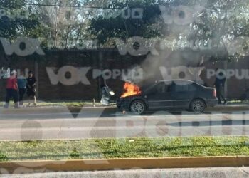 Falla eléctrica en automóvil provoca incendio en Ciudad Madero, Tamaulipas