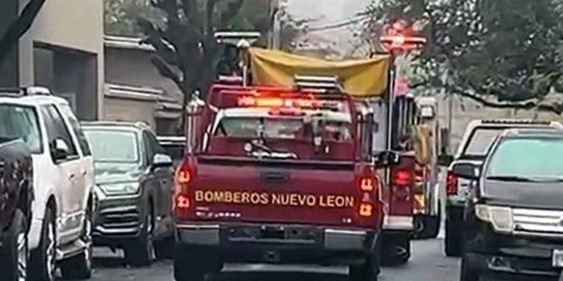 Falla en aire acondicionado provoca conato de incendio en vivienda de San Pedro, NL