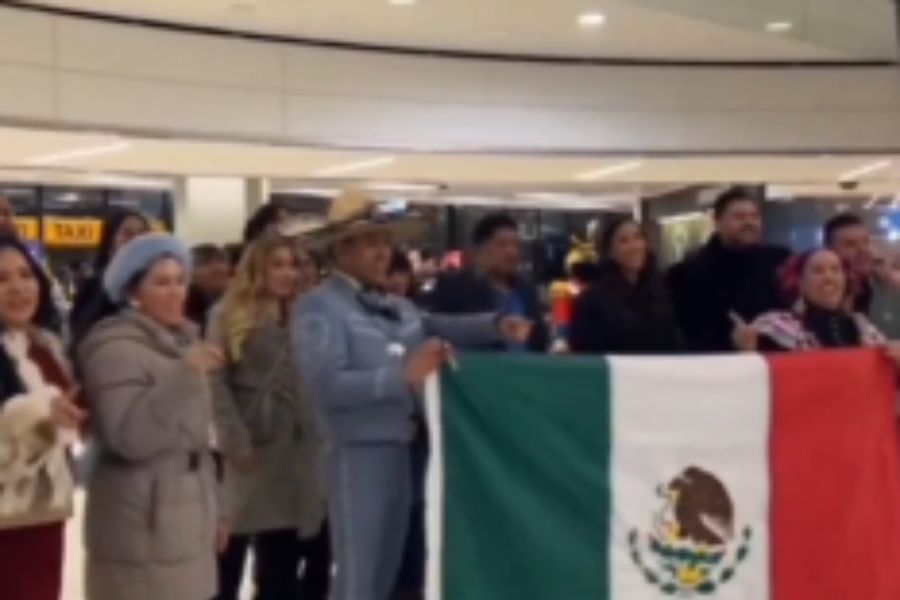 Fátima Bosch llega a Nueva York tras coronarse Miss Universo 2025