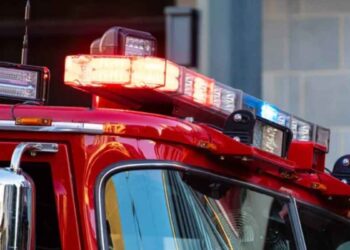 Fuego consume automóvil en Nuevo Laredo, Tamaulipas