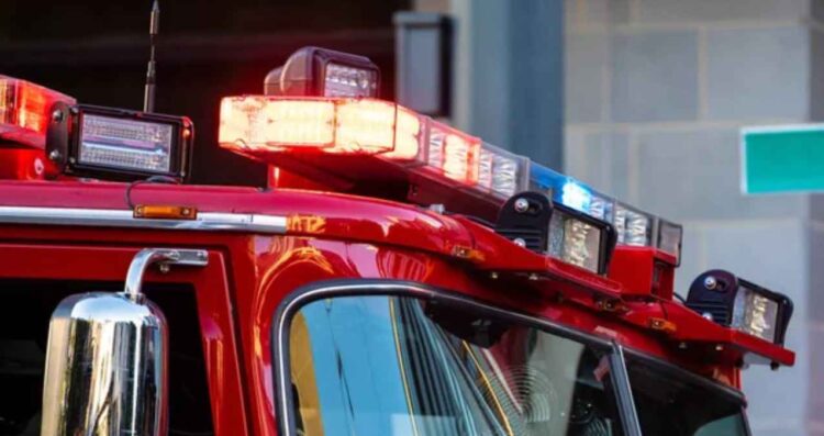 Fuego consume automóvil en Nuevo Laredo, Tamaulipas
