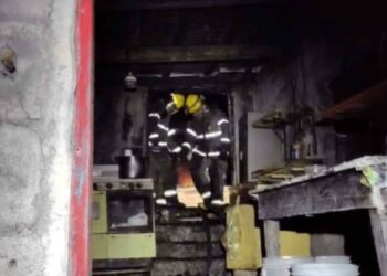 Fuego consume habitación en la Nueva Modelo