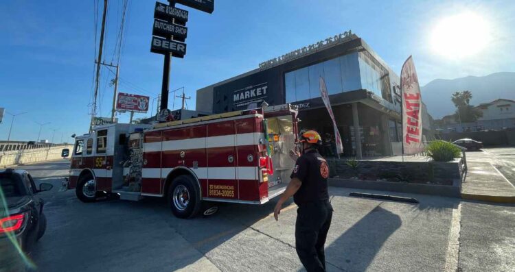 Fuego en carnicería de Monterrey