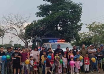 Guardia Estatal lleva juguetes al ejido Santa Juana