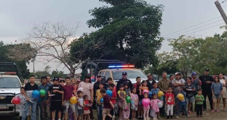 Guardia Estatal lleva juguetes al ejido Santa Juana