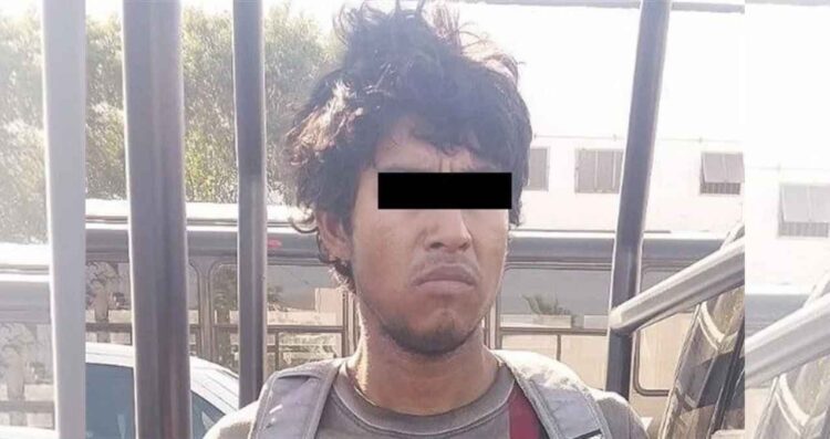 Hombre roba 900 pesos en un Oxxo y lo detienen en Monterrey, NL