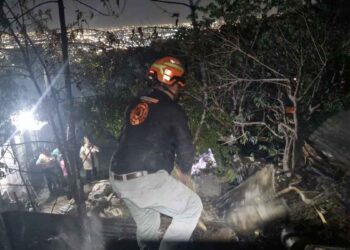 Incendio consume vivienda en la 20 de Noviembre