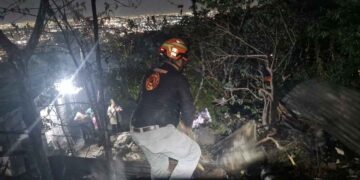 Incendio consume vivienda en la 20 de Noviembre