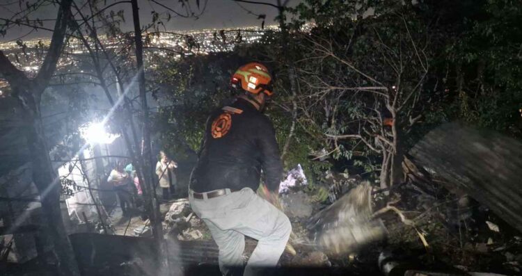 Incendio consume vivienda en la 20 de Noviembre