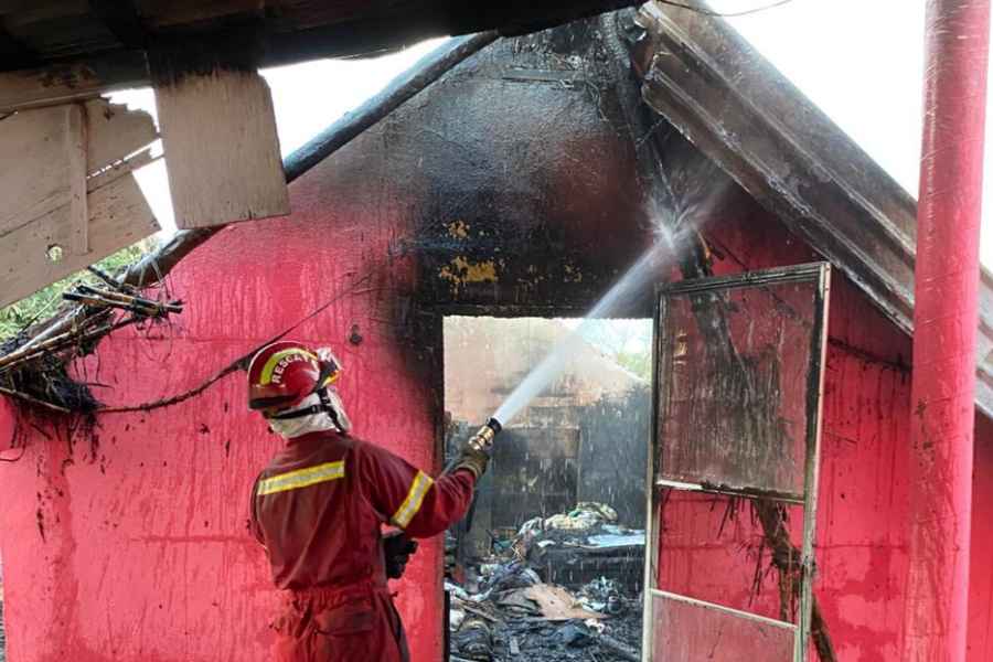 Incendio en Las Carolinas Linares (1)