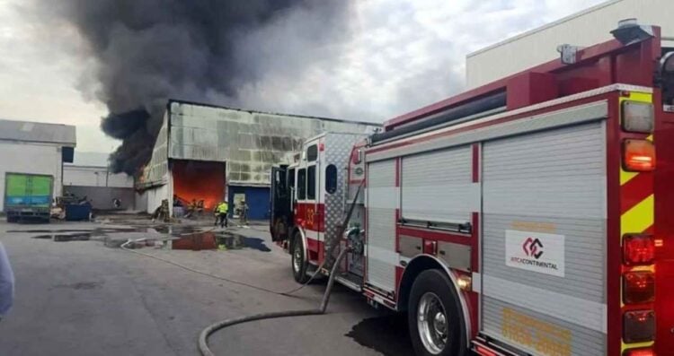 Incendio en bodega en San Nicolás