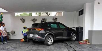 Joven convulsiona y choca en San Pedro