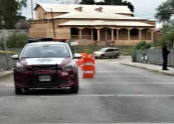 joven motocicleta poste Linares