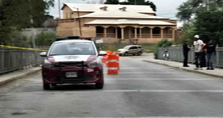 joven motocicleta poste Linares