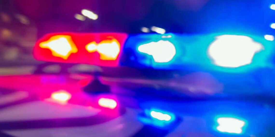 Joven pierde el control de su moto y choca en avenida Sendero de San Nicolás, NL