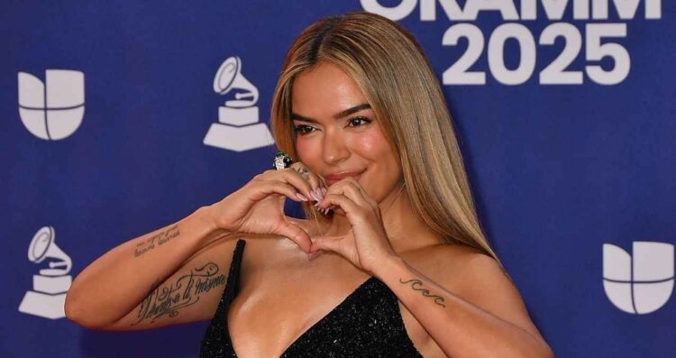 Karol G sorprende con cambio de look y genera reacciones en redes sociales