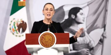 La refinería de Dos Bocas ya produce 300 mil barriles diarios, confirmó la presidenta Sheinbaum. (2)