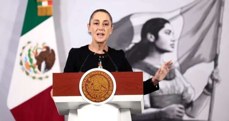 La refinería de Dos Bocas ya produce 300 mil barriles diarios, confirmó la presidenta Sheinbaum. (2)