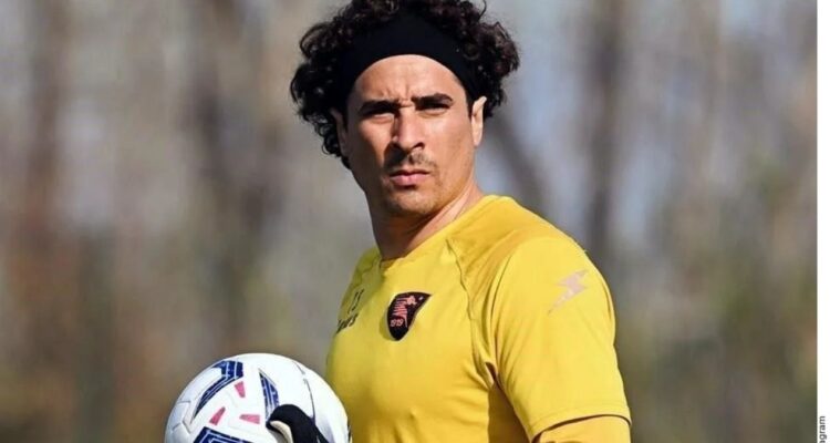 Memo Ochoa titular Mundial