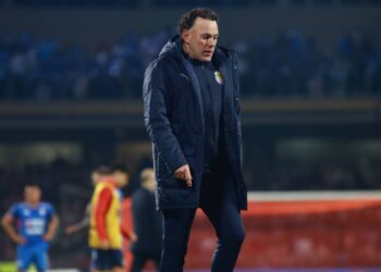 Milito respalda a Chicharito tras fallar penal decisivo