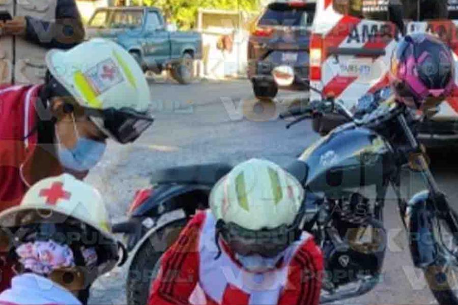 Motociclista resulta lesionada tras perder el control por microbús en Ciudad Victoria, Tamaulipas
