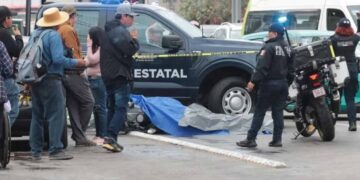 Muere motociclista arrollado en Ecatepec
