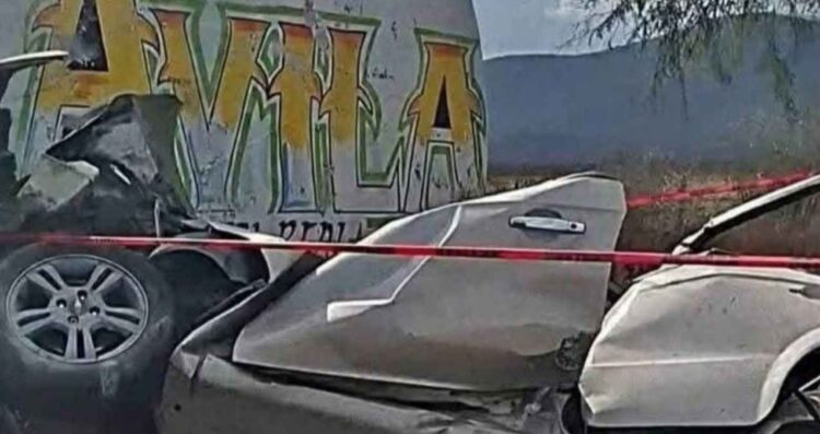 Mueren dos niños y su padre en accidente carretero de San Luis Potosí